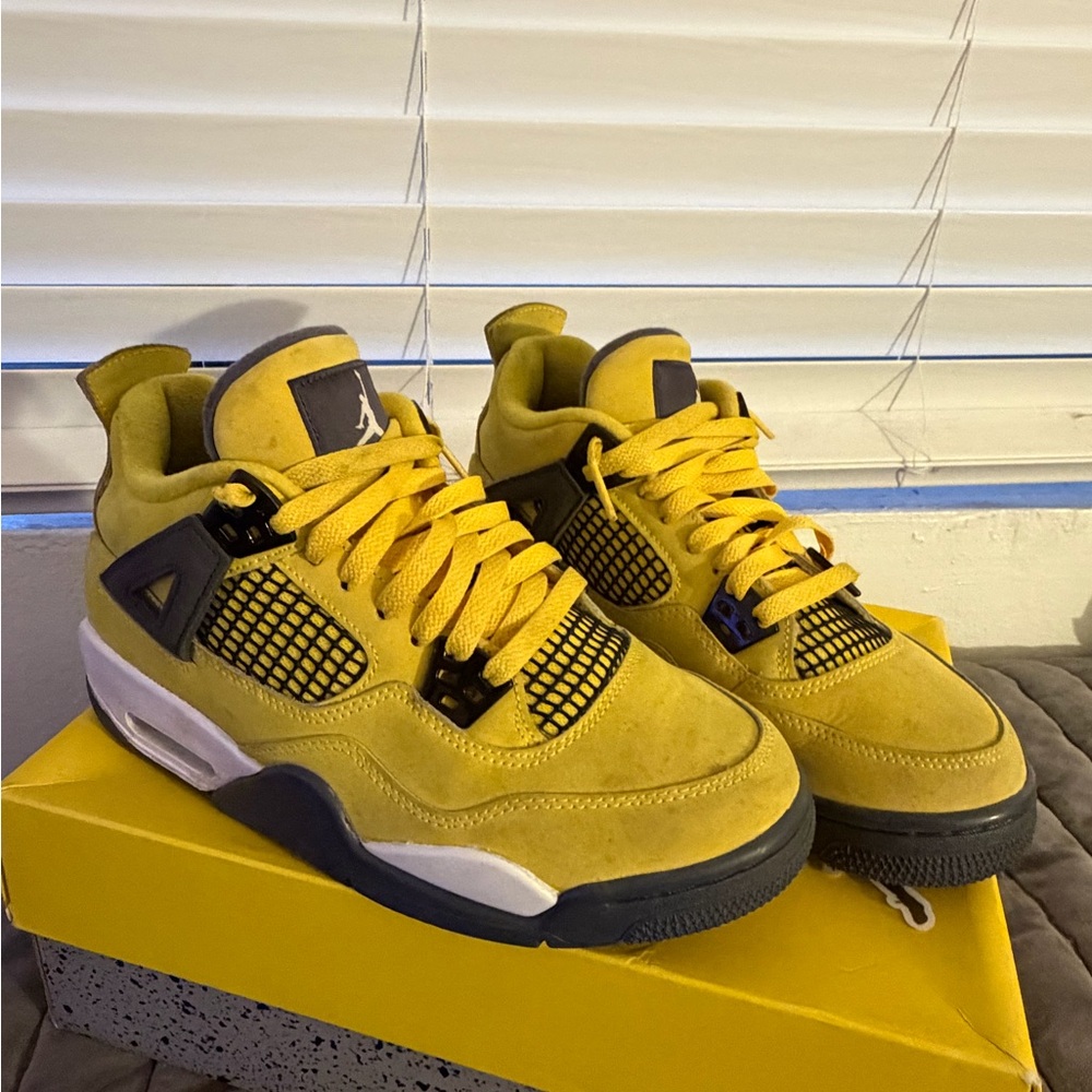 Jordan 4 kids size 6y
